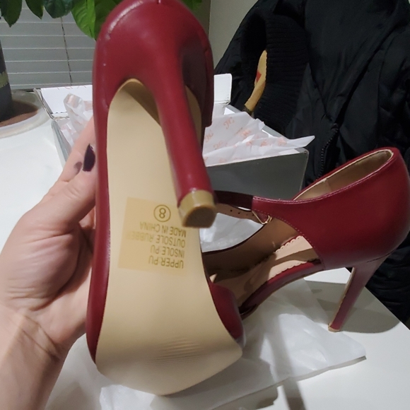 High heels - Picture 2 of 4
